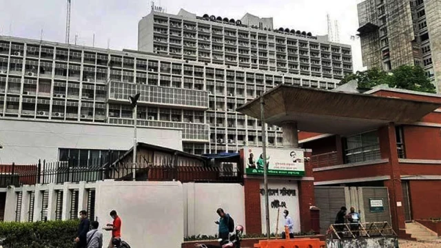 দাবি থাকলেও আপাতত উপদেষ্টা পরিষদে রদবদল হচ্ছে না