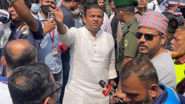 ঈদ যাত্রায় স্বস্তি: যাত্রী অভিযোগে দ্রুত লঞ্চ ছাড়ার নির্দেশ প্রতিমন্ত্রীর