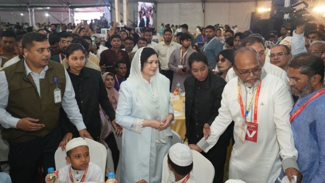 দুস্থ শিশুদের মাঝে ড্যাবের ঈদ উপহার বিতরণ