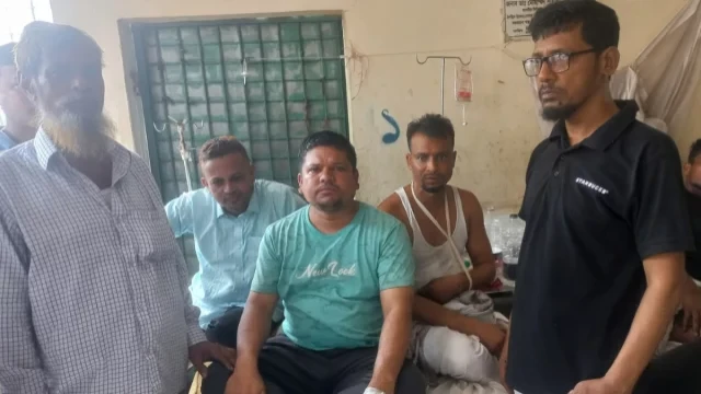 ফেসবুক পোস্টকে কেন্দ্র করে হাজীগঞ্জে বিএনপি-জামায়াত সংঘর্ষ, আহত ২০