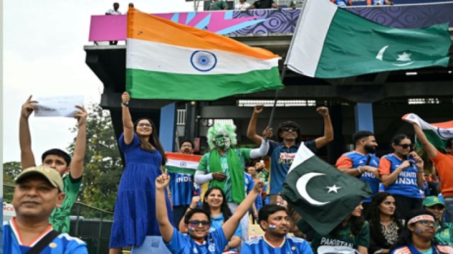 টস জিতে ফিল্ডিংয়ে পাকিস্তান, আগে ব্যাট করছে ভারত