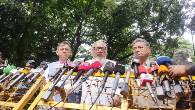 প্রধান উপদেষ্টার সঙ্গে বিএনপির ৩ নেতার সাক্ষাৎ