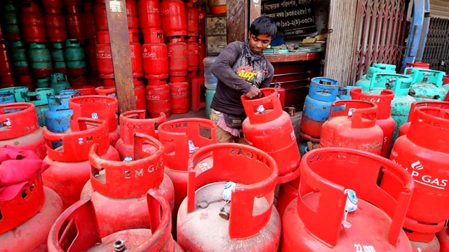 ১ টাকা কমল ১২ কেজি এলপিজির দাম