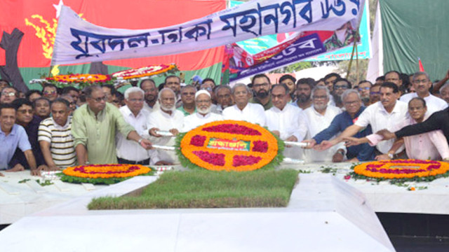 বিপ্লব ও সংহতি দিবসে জিয়ার সমাধিতে নেতাকর্মীদের ঢল