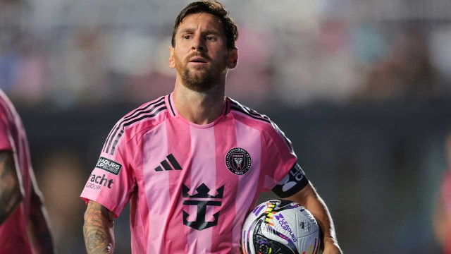 রেকর্ড গড়ে সবচেয়ে মূল্যবান ফুটবলারের পুরস্কার জিতলেন মেসি