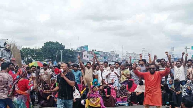 ভাঙ্গায় সীমানা পুনর্বিন্যাস বিরোধে উত্তেজনা, থানায় হামলা ও অফিসার্স ক্লাবে অগ্নিসংযোগ