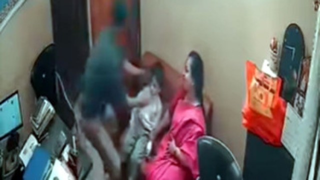 পল্টনে ৪ বছরের শিশুকে স্কুলে অমানবিক নির্যাতন: দুই শিক্ষকের নামে মামলা, প্রতিষ্ঠান বন্ধ