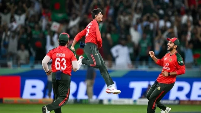 রিশাদের জোড়া আঘাতে চাপে পাকিস্তান