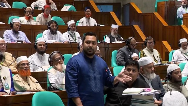 প্রধানমন্ত্রীর কাছে নাহিদ ইসলামের অতিরিক্ত ৫ মিনিট দাবি
