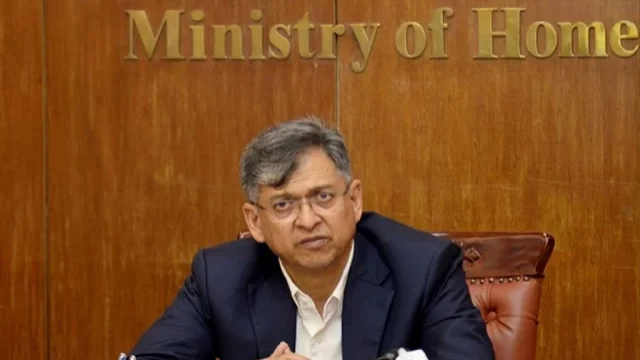 সংসদে বিরোধী দলের ওয়াকআউট ও স্বরাষ্ট্রমন্ত্রীর প্রতিক্রিয়া