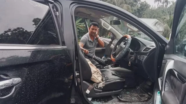 এবার গোপালগঞ্জে ইউএনওর গাড়ি বহরে হামলা, আহত কয়েকজন
