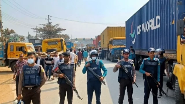 নিউমুরিং কনটেইনার টার্মিনাল (এনসিটি) ইজারা দেওয়ার পরিকল্পনার বিরোধিতায় অনির্দিষ্টকালের ধর্মঘটে নেমেছ...