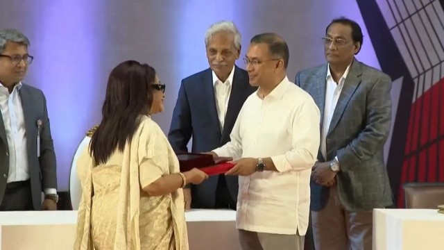 একুশে পদক-২০২৬ তুলে দিলেন প্রধানমন্ত্রী