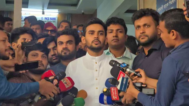 নির্বাচনী কর্মকর্তারা ভোটারদের চাপ দিচ্ছেন: আসিফ মাহমুদ