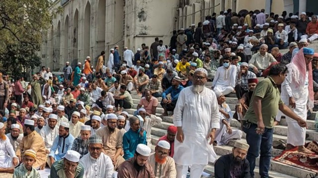 রমজানের প্রথম জুমায় বায়তুল মোকাররমে উপচে পড়া ভিড়