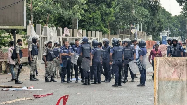 গোপালগঞ্জে রাত ৮ টা থেকে ২২ ঘণ্টার কারফিউ ঘোষণা