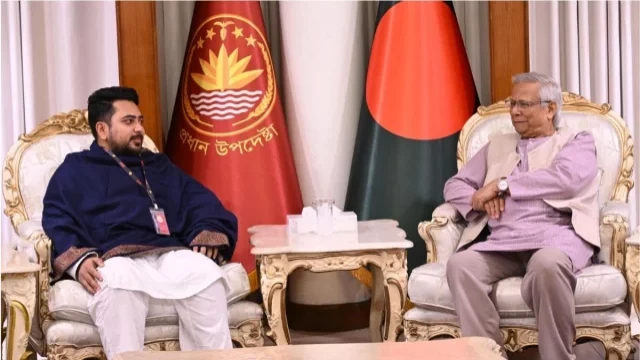 ত্রয়োদশ নির্বাচন দেশ বদলের সুযোগ, নিরপেক্ষতার প্রশ্নে ছাড় নেই: এনসিপিকে প্রধান উপদেষ্টা