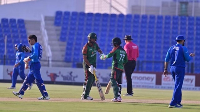 প্রথম ওয়ানডেতে ১৭ বল ও ৫ উইকেট হাতে রেখে জিতল আফগানিস্তান
