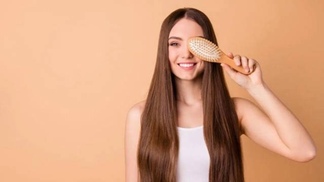 উজ্জ্বল ও মজবুত চুল পেতে চান? খাদ্যতালিকায় রাখুন এই ৫টি পুষ্টি উপাদান