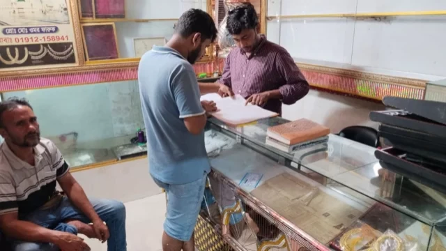 দক্ষিণখানে এক রাতেই ৩ স্বর্ণের দোকানে চুরি, নিরাপত্তাকর্মী পলাতক