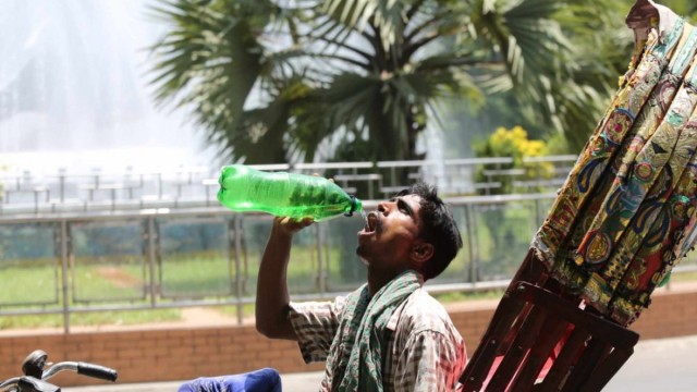 অতিরিক্ত গরমে সুস্থ থাকতে যা খাবেন: হিট স্ট্রোক প্রতিরোধের উপায়