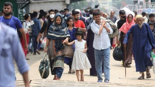 ঈদের ছুটি শেষে রাজধানীমুখী মানুষের ঢল, ভিড় বাস-ট্রেন-লঞ্চে