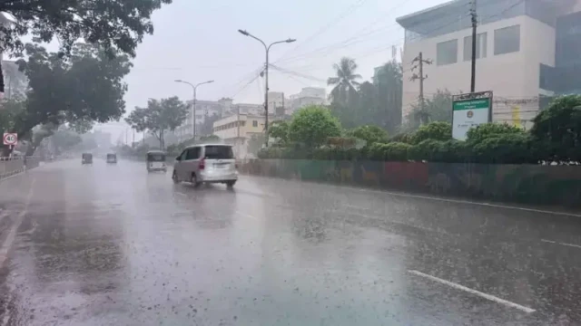 দুপুরের মধ্যে ঢাকায় বজ্রসহ বৃষ্টির সম্ভাবনা: বইতে পারে দমকা হাওয়া