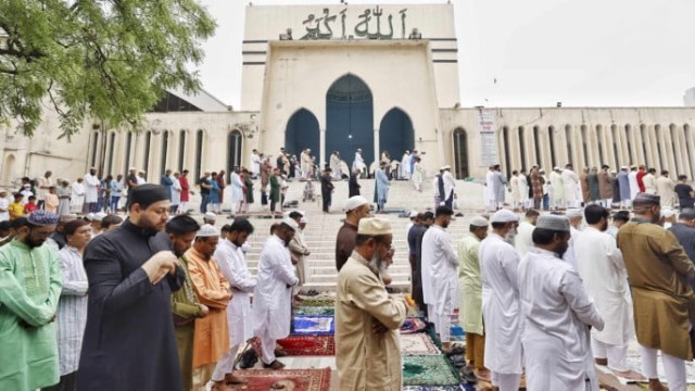বায়তুল মোকাররমে ঈদুল ফিতরের প্রথম জামাত অনুষ্ঠিত