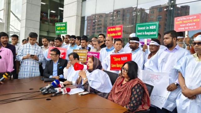 এবার এনবিআরে ‘কমপ্লিট শাটডাউন’ কর্মসূচি ঘোষণা