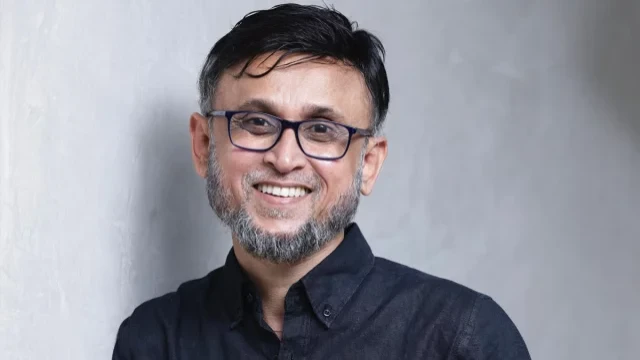 উপদেষ্টা ফারুকী অসুস্থ, এয়ার অ্যাম্বুলেন্সে ঢাকায় নেওয়া হয়