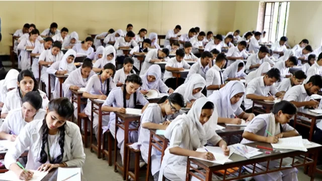 শুরু হলো ২০২৬ সালের এসএসসি পরীক্ষা: অংশ নিচ্ছে সাড়ে ১৮ লাখ শিক্ষার্থী
