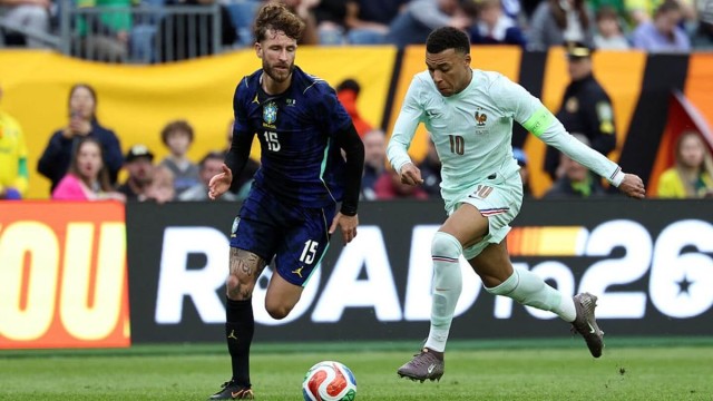 ১০ জনের ফ্রান্সে ব্রাজিলের হতাশার হার