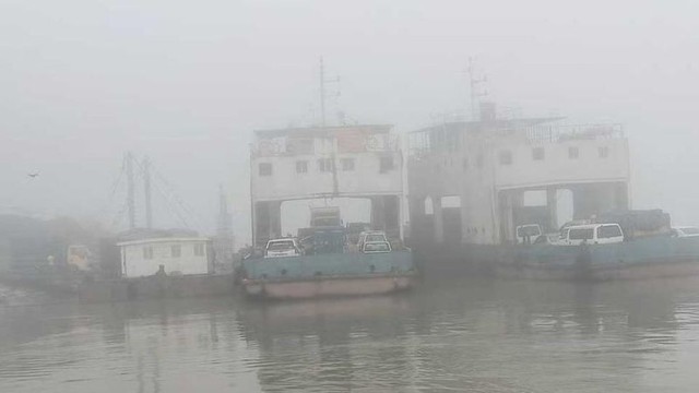 ৭ ঘন্টা পর পাটুরিয়া–দৌলতদিয়ায় ফেরি চলাচল স্বাভাবিক