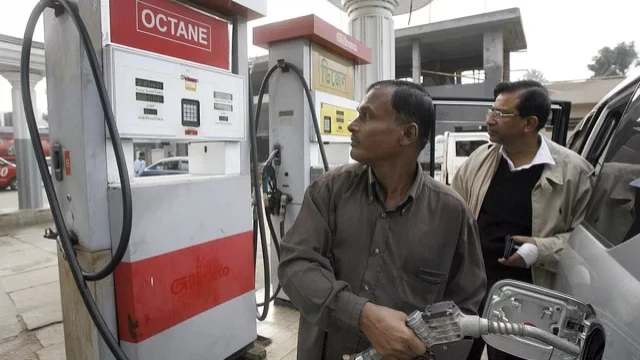 জ্বালানি তেলের দাম লিটারে বাড়ল ২ টাকা