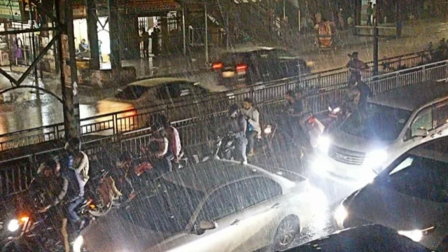 ঢাকায় শিলাবৃষ্টি, আড়াই ঘণ্টায় ১৮ মি.মি. বৃষ্টিপাত রেকর্ড