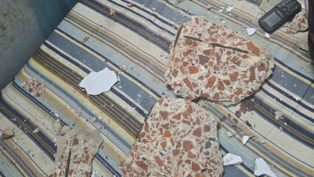 ঢাকা কলেজের হলে ছাদের পলেস্তারা খসে শিক্ষার্থী আহত