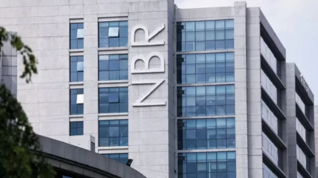 এনবিআরের আন্দোলনের জেরে আরও ৯ কর কর্মকর্তা বরখাস্ত