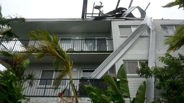 অস্ট্রেলিয়ায় ঘূর্ণিঝড় ‘কোজি’র আঘাতে হাজার হাজার বাড়িঘর বিদ্যুৎবিচ্ছিন্ন