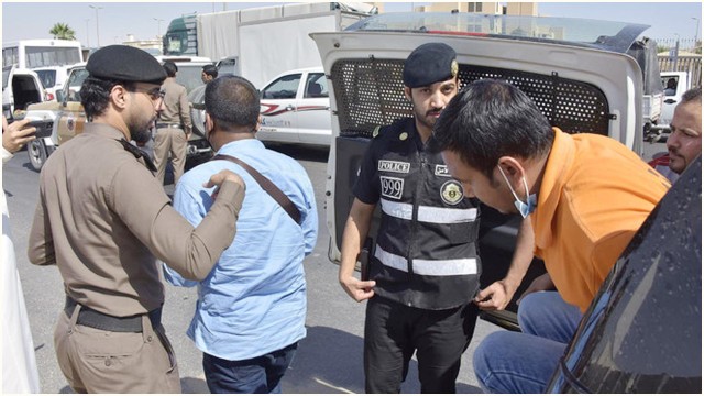 সৌদিতে ২১ হাজারের বেশি প্রবাসী গ্রেপ্তার