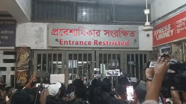 ভোটগণনায় আবিদের কারচুপির অভিযোগ, টিএসসিতে উত্তেজনা