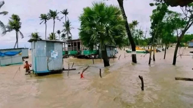হাতিয়ার সঙ্গে যোগাযোগ বিচ্ছিন্ন, নিঝুমদ্বীপ তলিয়ে গেছে