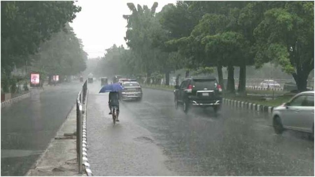 ঢাকার আকাশে মেঘের আনাগোনা: দুপুরে বৃষ্টির সম্ভাবনা
