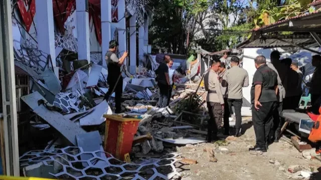 ইন্দোনেশিয়ায় ৭.৪ মাত্রার ভূমিকম্প, সুনামি সতর্কতা