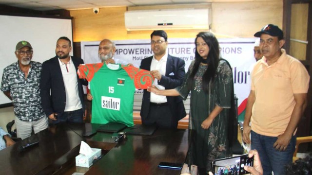 জাপানে যুব হকি মিশন, পাশে ইপিলিয়ন ও সেইলর