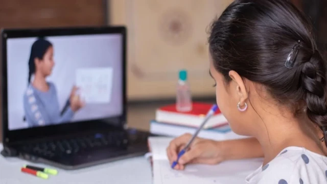 অনলাইন ক্লাসের বিকল্প ৪ প্রস্তাব অভিভাবকদের