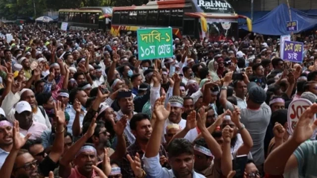 তিন দফা বাস্তবায়নে প্রাথমিক শিক্ষকদের ‘কমপ্লিট শাটডাউন’ ঘোষনা