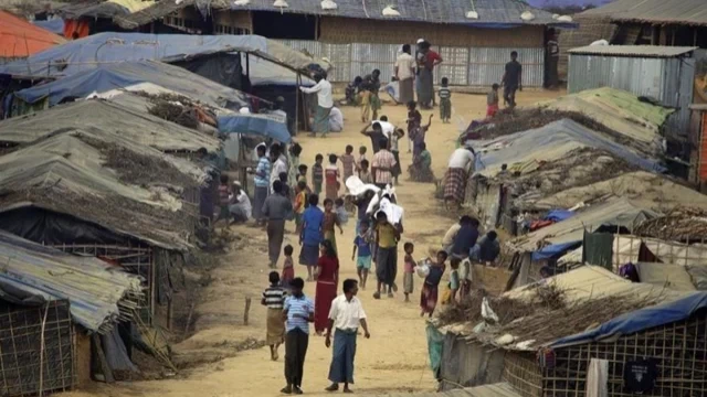 ত্রাণ সরবরাহ ক্রমশ বন্ধ হওয়ায় ঝুঁকিতে বাংলাদেশে থাকা রোহিঙ্গারা