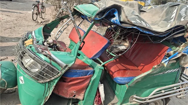 কুষ্টিয়া সদর উপজেলার বাইপাস সড়কে ট্রাকের সঙ্গে সিএনজিচালিত অটোরিকশার সংঘর্ষে নারীসহ পাঁচজন নিহত হয়েছ...