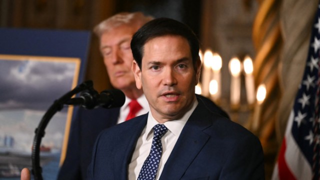 ‘অনির্দিষ্টকালের জন্য’ ভেনেজুয়েলার তেল নিয়ন্ত্রণ করবে যুক্তরাষ্ট্র