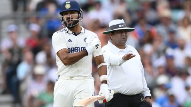নাইটওয়াচম্যান হিসেবেও রেকর্ড গড়লেন আকাশদীপ